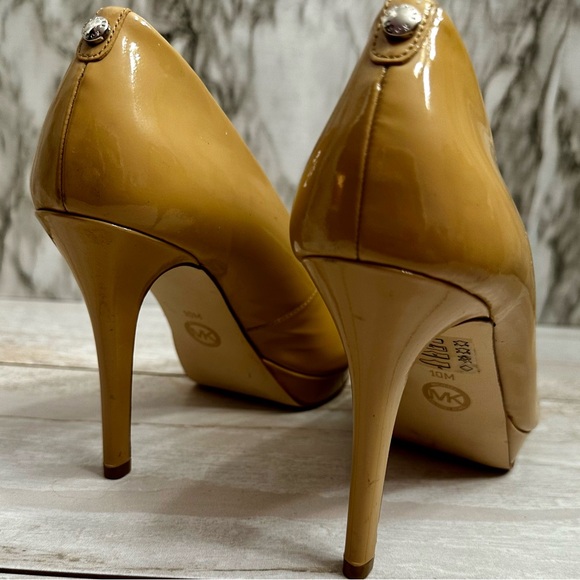 Michael Michael Kors Ionna Nude Beige Patent Leather Round Toe Platform Heels 10 - Picture 15 of 15
